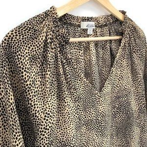 Evereve Allison Joy Blair leopard print v neck blouse size XS